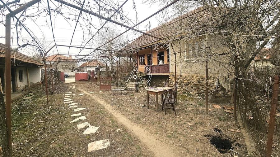 Casă cu 3 camere cu Teren 3019 Mp în Rasovița