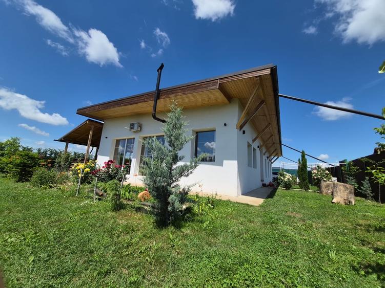 Casă individuală cu 5 camere cu Teren 1000 Mp în Ciofliceni