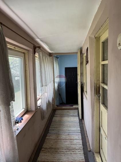 Casă individuală cu 5 camere cu Teren 3056 Mp în Exterior Sud