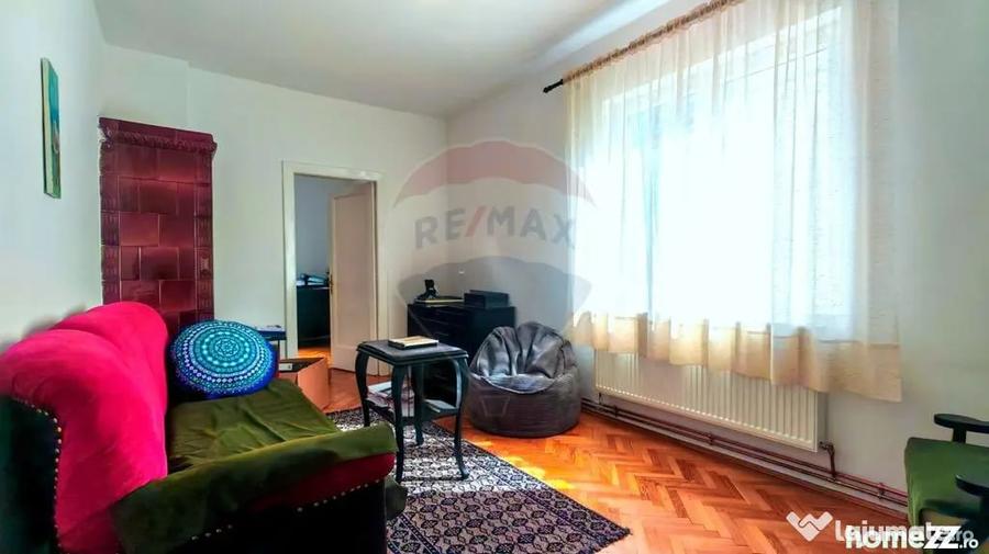 Apartament cu 4 camere semidecomandat în Domenii