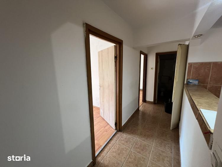 Apartament cu 4 camere în Micro 16