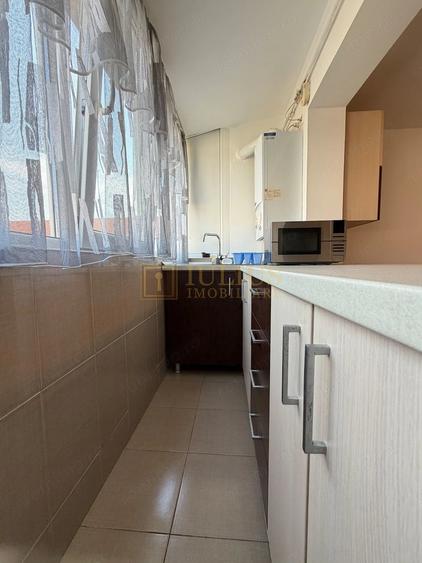 Apartament cu 3 camere semidecomandat în Girocului