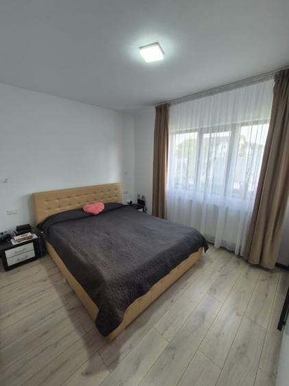 Casă individuală cu 3 camere cu Canalizare în Șimnicu de Sus