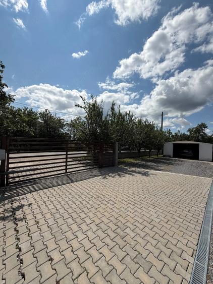 Casă cu Teren 1500 Mp în Aiton
