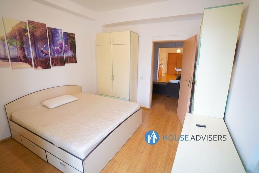 Apartament cu 4 camere în Romană