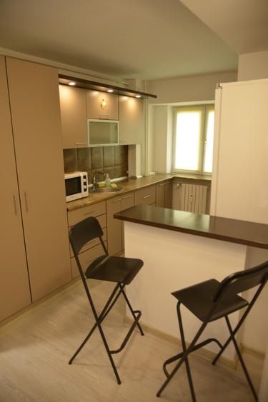 Apartament cu 3 camere decomandat, mobilat în 13 Septembrie