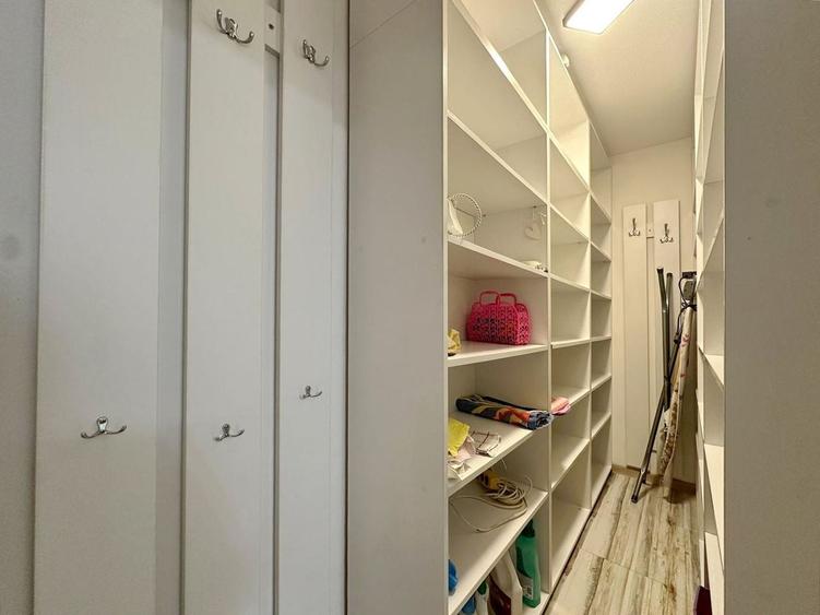 Apartament cu 4 camere decomandat în Avantgarden
