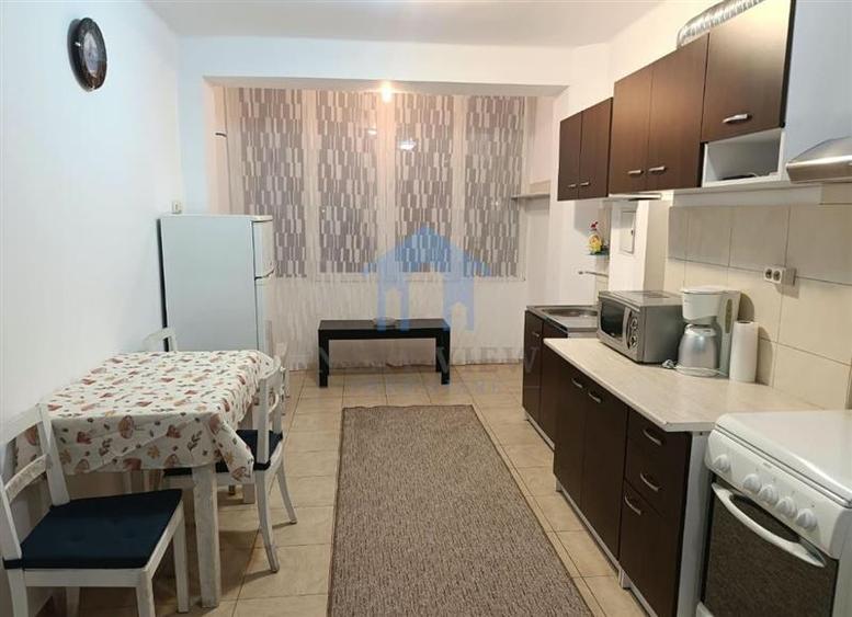 Apartament cu 2 camere semidecomandat în P-ța Mihai Viteazul