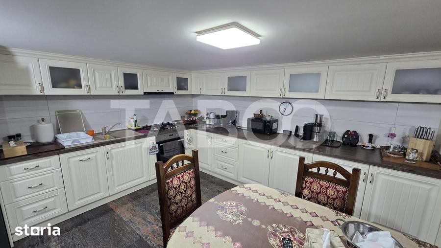 Casa individuala de vanzare 10 camere teren liber 530m zona Lupeni - 11