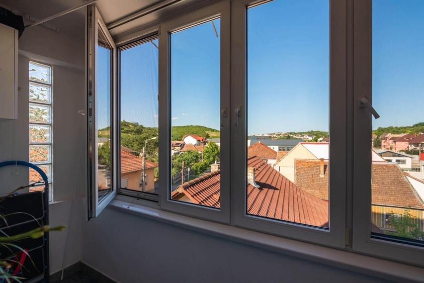 Apartament cu 3 camere decomandat în Spitalul Județean