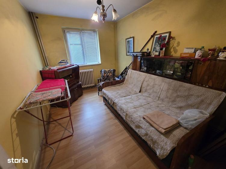 Apartament cu 4 camere semidecomandat în Hipodrom