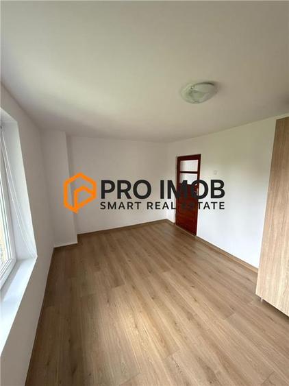 Casă individuală cu 6 camere cu Teren 207 Mp în 1 Decembrie