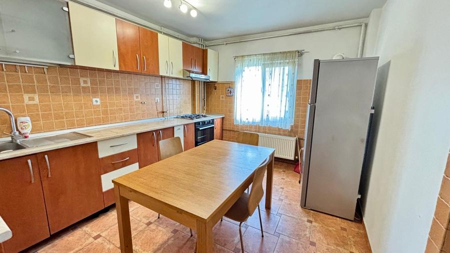 Apartament cu 3 camere decomandat, mobilat în Ultracentral