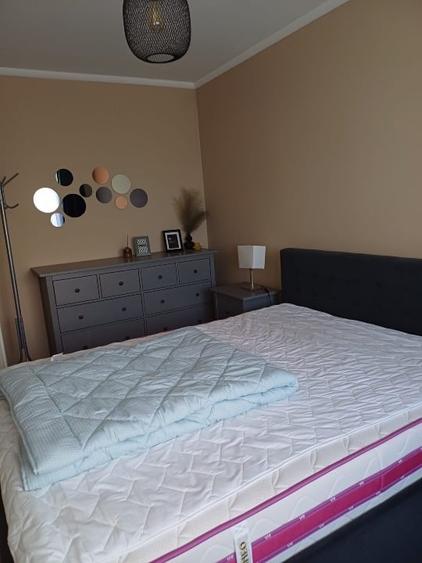 Apartament cu 3 camere decomandat, mobilat în Tractorul