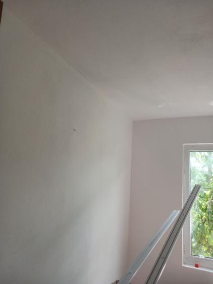 Apartament cu 3 camere decomandat în Petros