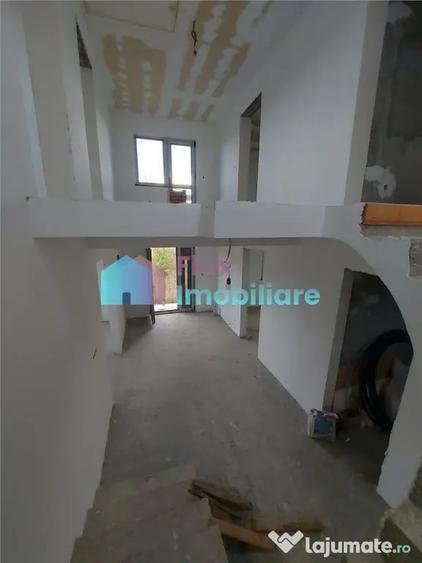 Casă cu 4 camere cu Teren 8450 Mp în Central