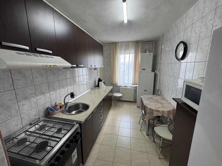 Apartament cu 3 camere decomandat în Diamant