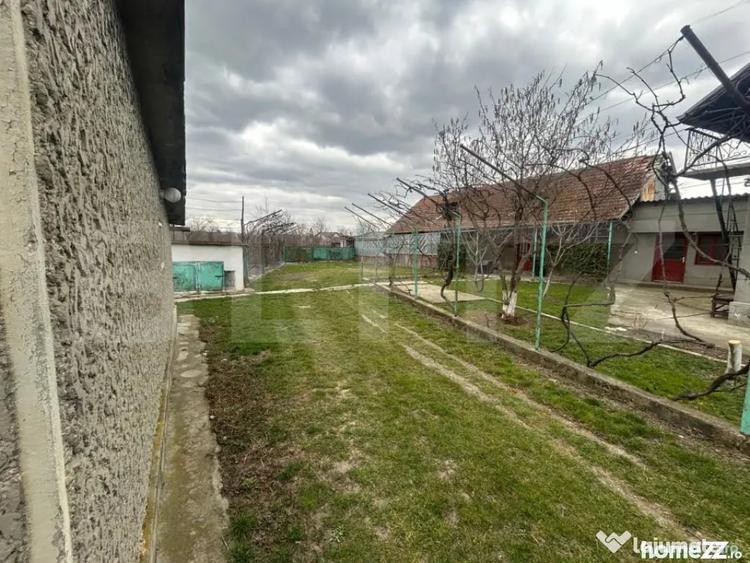 Casă cu 3 camere cu Teren 2700 Mp în Central