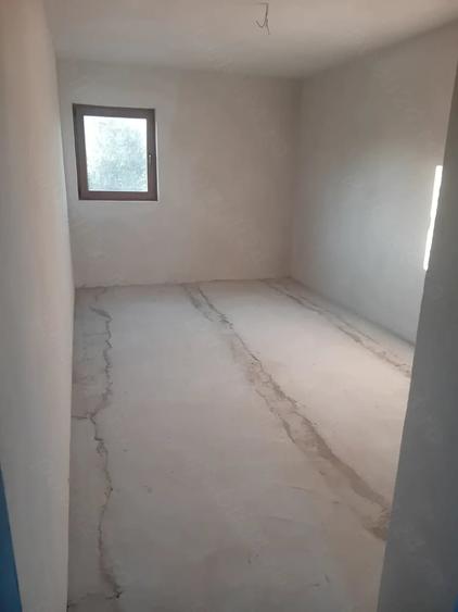 Casă cu Teren 680 Mp în Lucieni