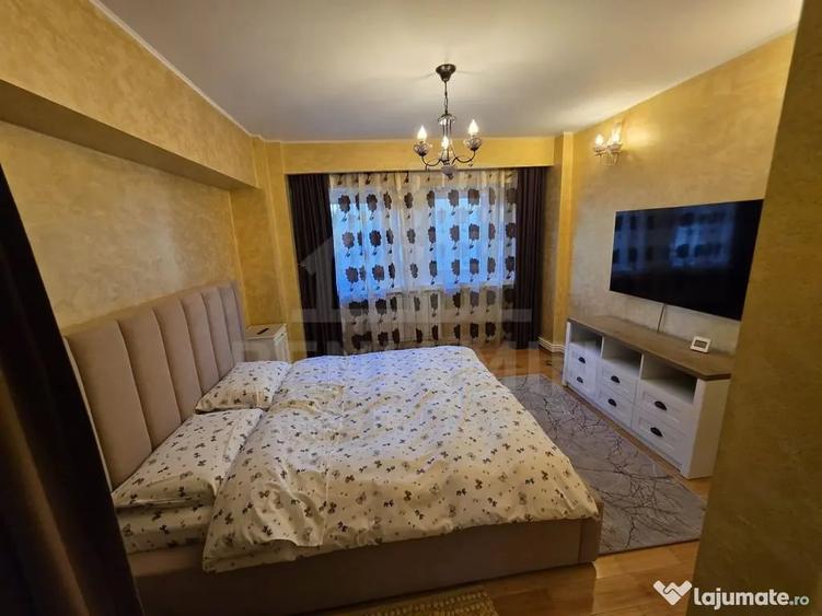 Apartament cu 4 camere semidecomandat în Central