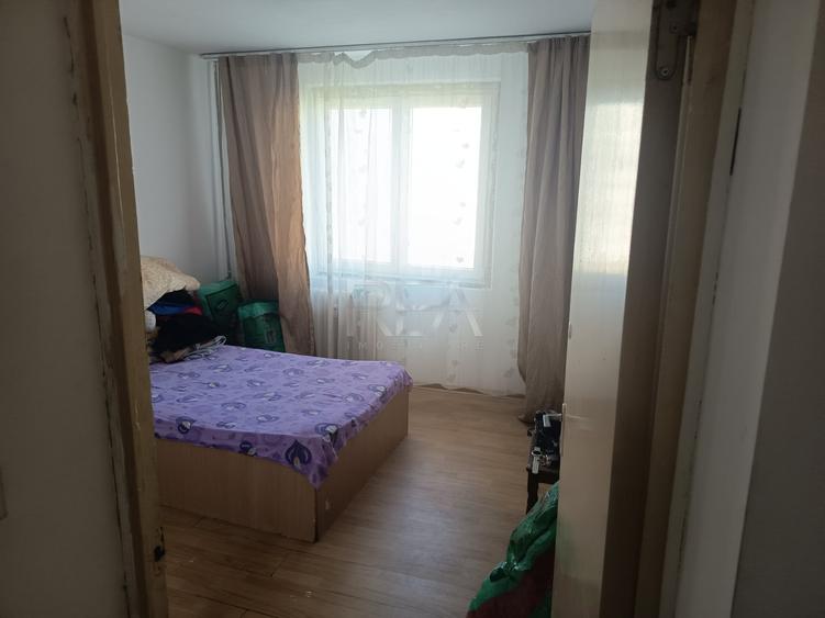 Apartament cu 3 camere decomandat, mobilat în Rahova