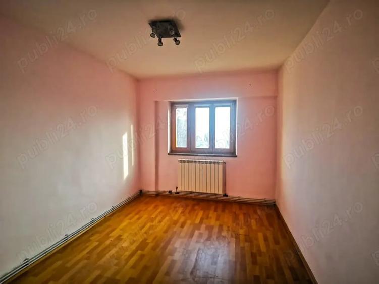 Apartament cu 4 camere decomandat în Țăndărei