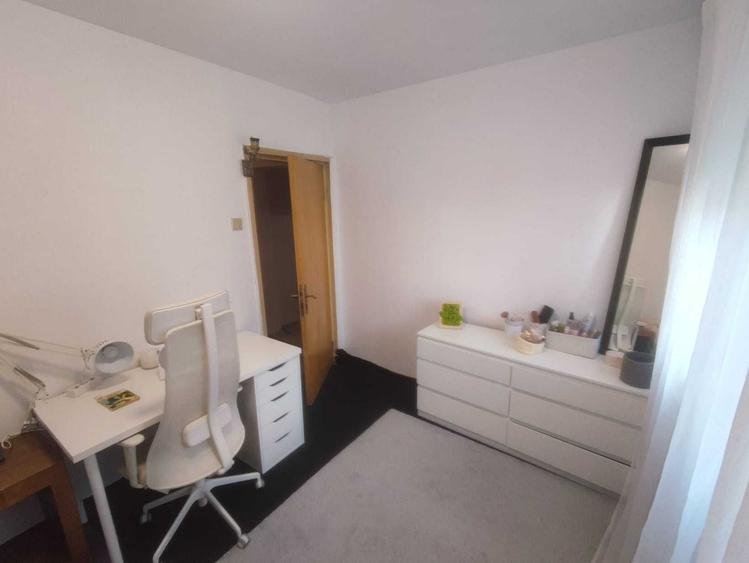 Apartament cu 3 camere semidecomandat în Titulescu
