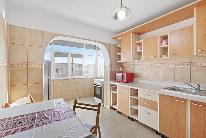 Apartament cu 3 camere decomandat în Central