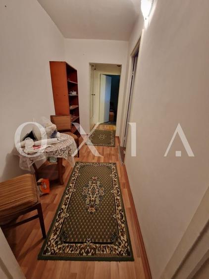Apartament cu 3 camere semidecomandat, mobilat în Girocului