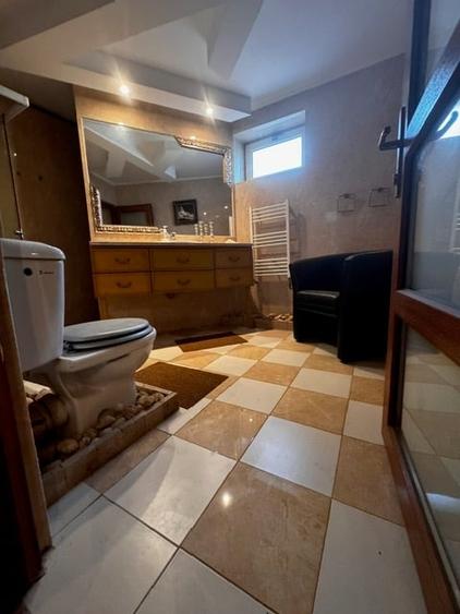 Casă cu 6 camere cu Teren 1576 Mp în Băneasa