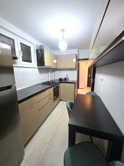 Apartament cu 3 camere semidecomandat, mobilat în Sala Palatului