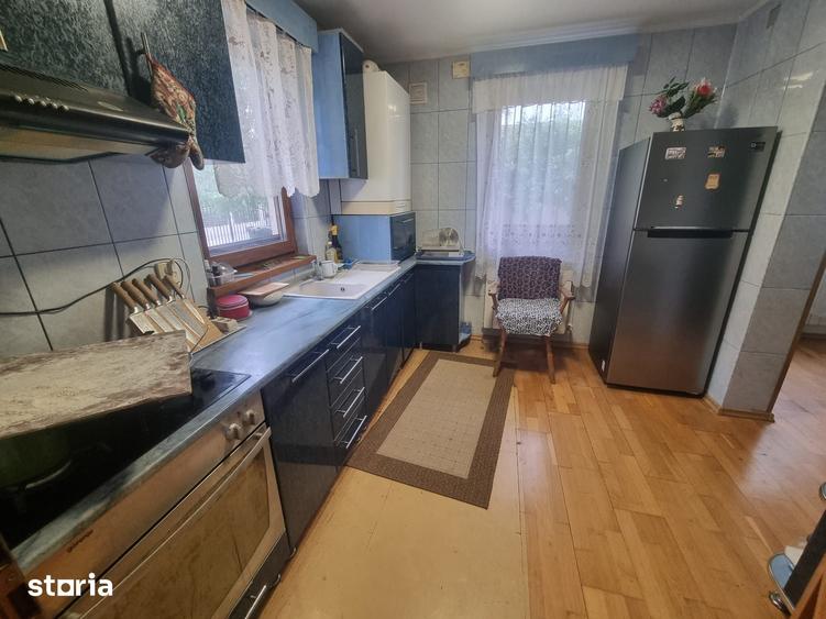 Casă cu 5 camere cu Teren 1790 Mp în Est