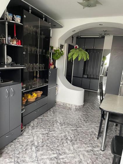 Apartament cu 3 camere decomandat în Salca