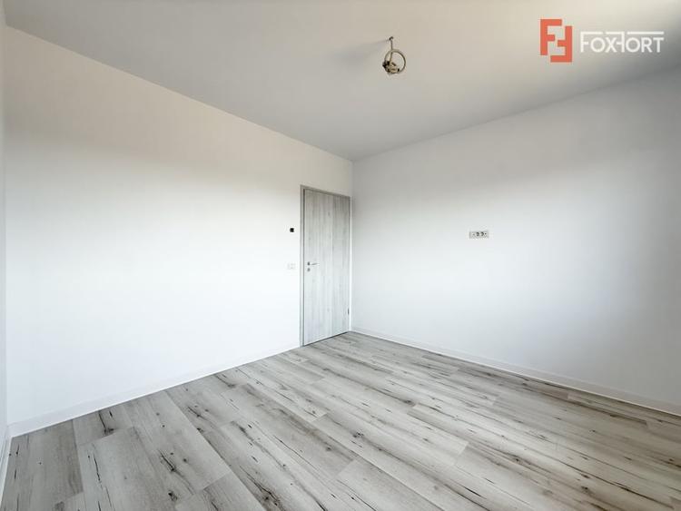 Duplex cu 4 camere cu Canalizare în Săcălaz