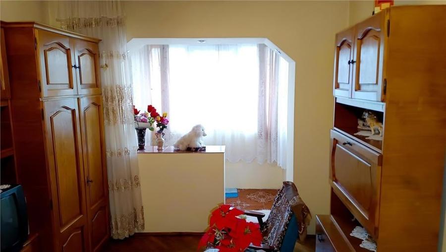 Apartament cu 2 camere semidecomandat în Moldova Nouă