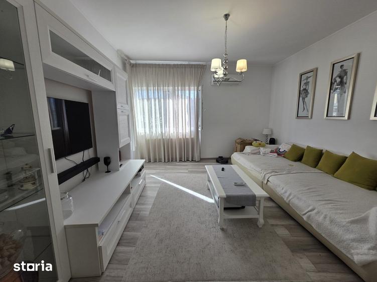 Apartament cu 4 camere în Armeneasca