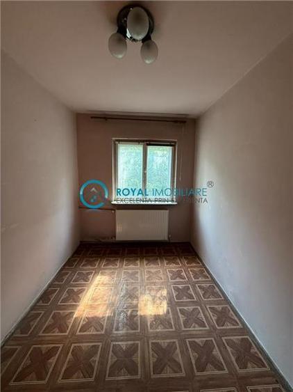 Apartament cu 3 camere decomandat în Paltiniș