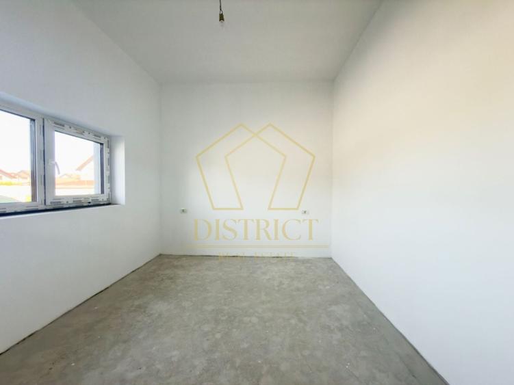 Duplex cu 5 camere cu Canalizare în Dumbrăvița