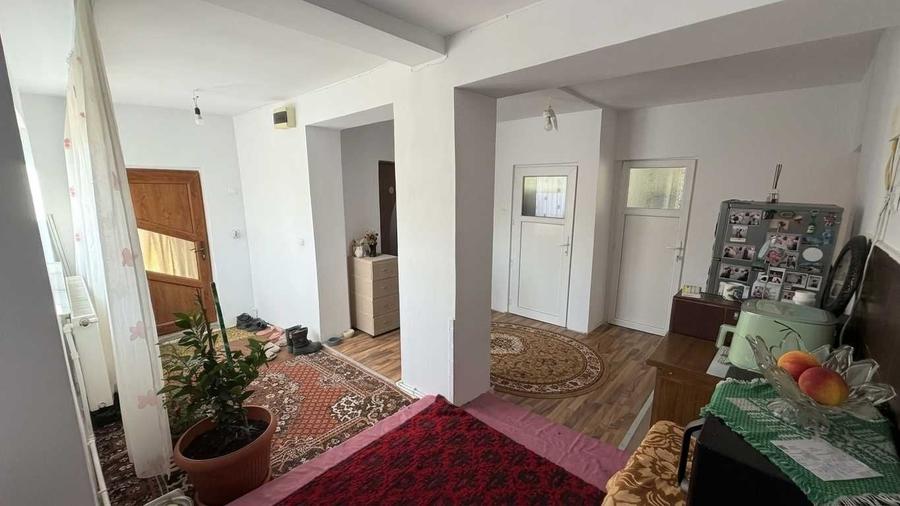 Casă cu 4 camere în Central