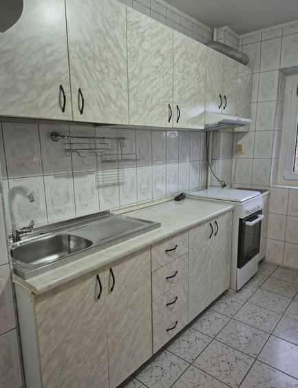 Apartament semidecomandat în Olteniței