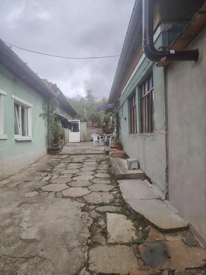 Casă cu 5 camere cu Teren 2800 Mp în Iris