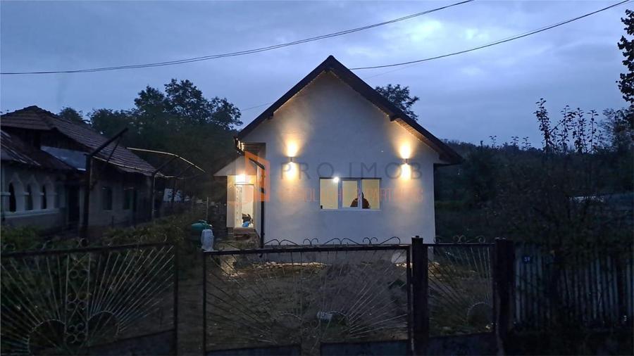 Casă individuală cu 4 camere cu Teren 528 Mp în Tisău