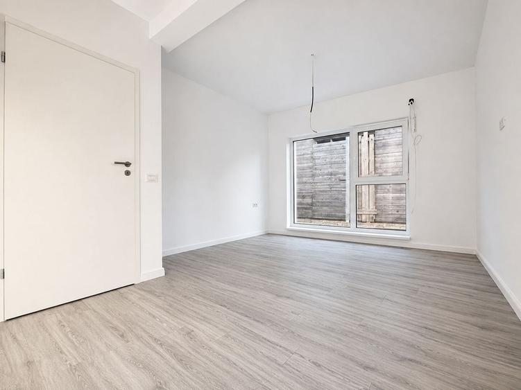 Duplex cu 4 camere cu Canalizare în Ghiroda