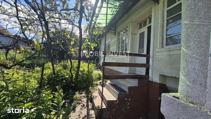Casă cu 3 camere cu Teren 3500 Mp în Central