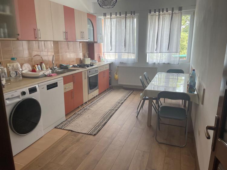Casă cu 3 camere în Central