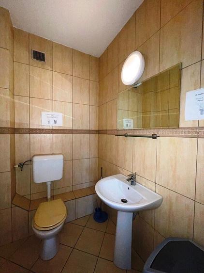 Casă individuală cu 16 camere cu Canalizare în Băneasa