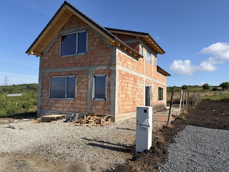Casă cu 4 camere în Daia
