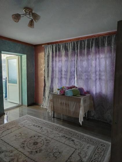 Casă cu 2 camere cu Teren 2000 Mp în Cârna