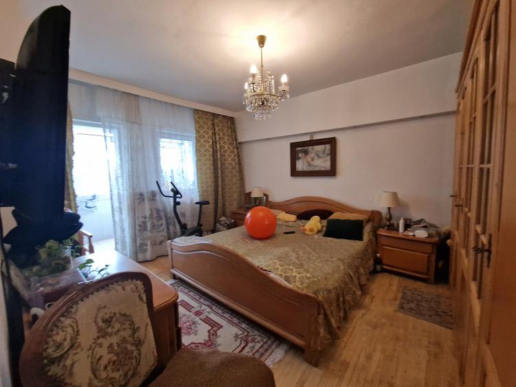Apartament cu 4 camere decomandat, mobilat în Centru Civic