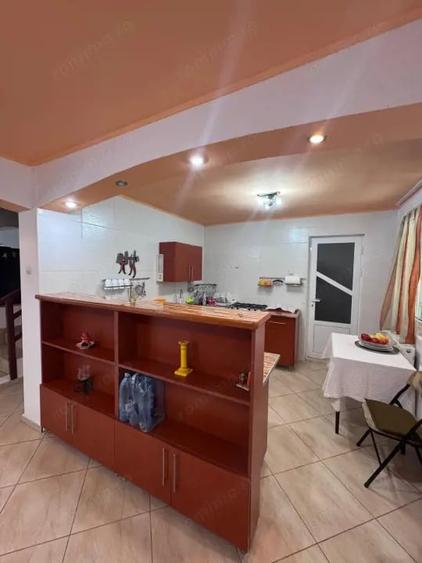 Casă cu Teren 1153 Mp în Solca